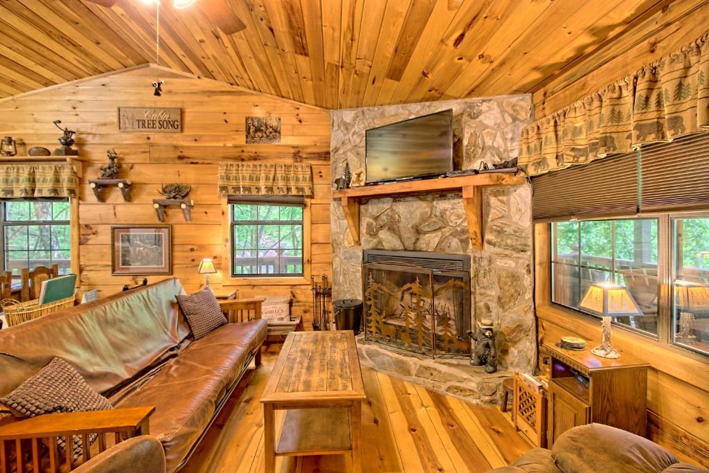 Tree Song Mountain Creek Cabin
